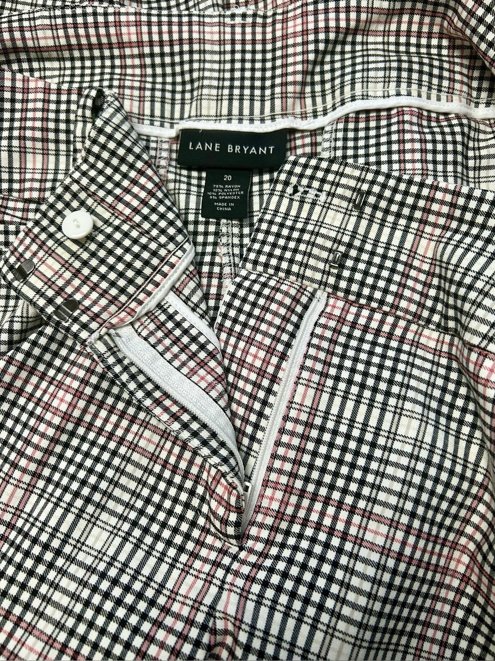 WOMEN’S LANE BRYANT BLACK, WHITE, PINK AND BEIGE  PLAID PANTS, PLUS SIZE 20